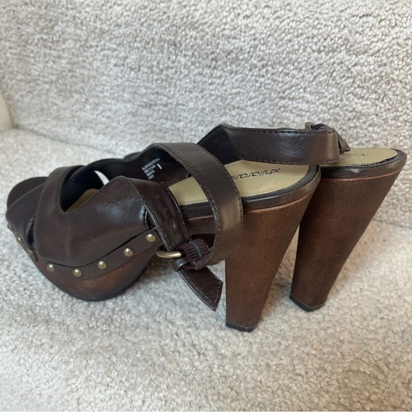 XHILARATION Brown Faux Leather Wood Platform Heels Pumps. - Picture 6 of 6